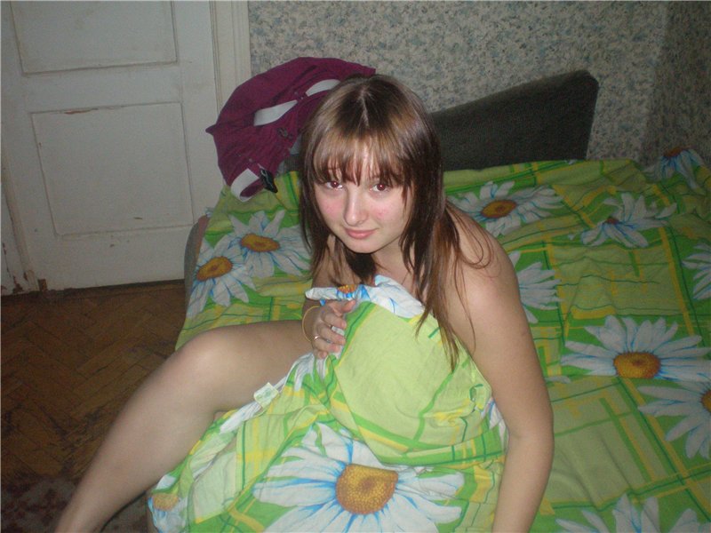 19-летняя дивчина валяется в спальне после душа @ gang.truba-rf.ru