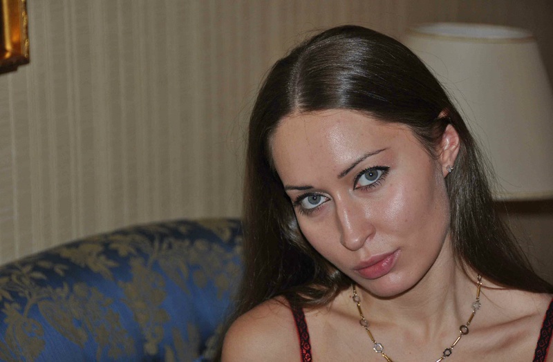 Выпившая мадам в сексуальном белье мастурбирует в номерах @ gang.truba-rf.ru