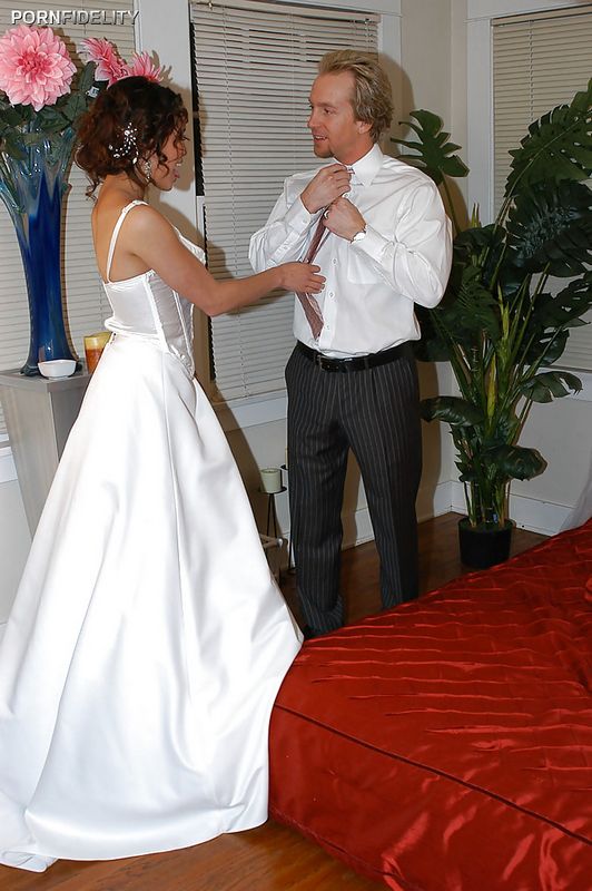 Перед свадьбой жених порет невесту на кроватке @ gang.truba-rf.ru