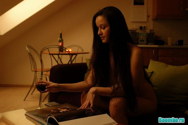 Домашнее фото - порнушка с симпатичной темненькой телкой в квартире @ gang.truba-rf.ru